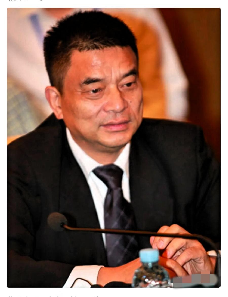 上海绿捷事件，不知道大家关注了没。​绿捷事件背后一个重要人物刘永好，他和他兄弟