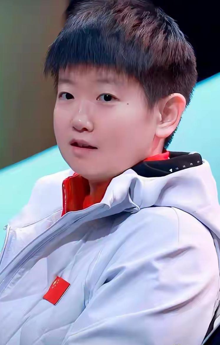 孙颖莎在一次采访中，谈到职业生涯对她帮助最大的两个人：1，杨广弟（启蒙教练）