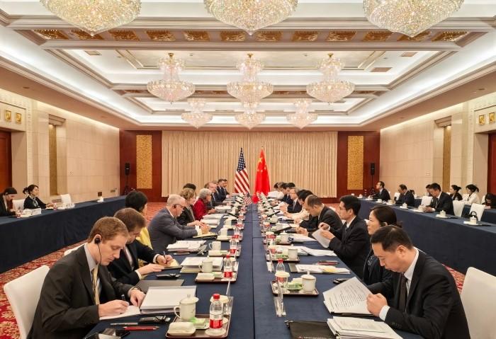 中美在巴黎的这一轮谈判结束了，其实并没有什么成果。美国当然知道，中美关系，尤其是