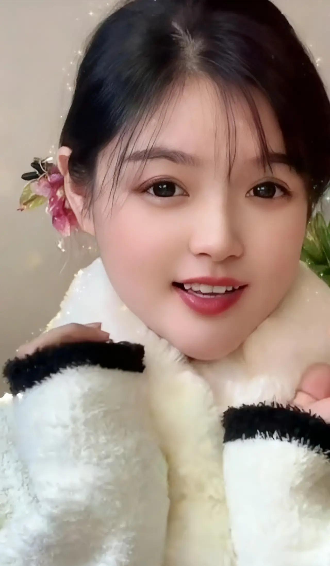 花间笑语，岁月静好。让岁月优雅静好时光的静好