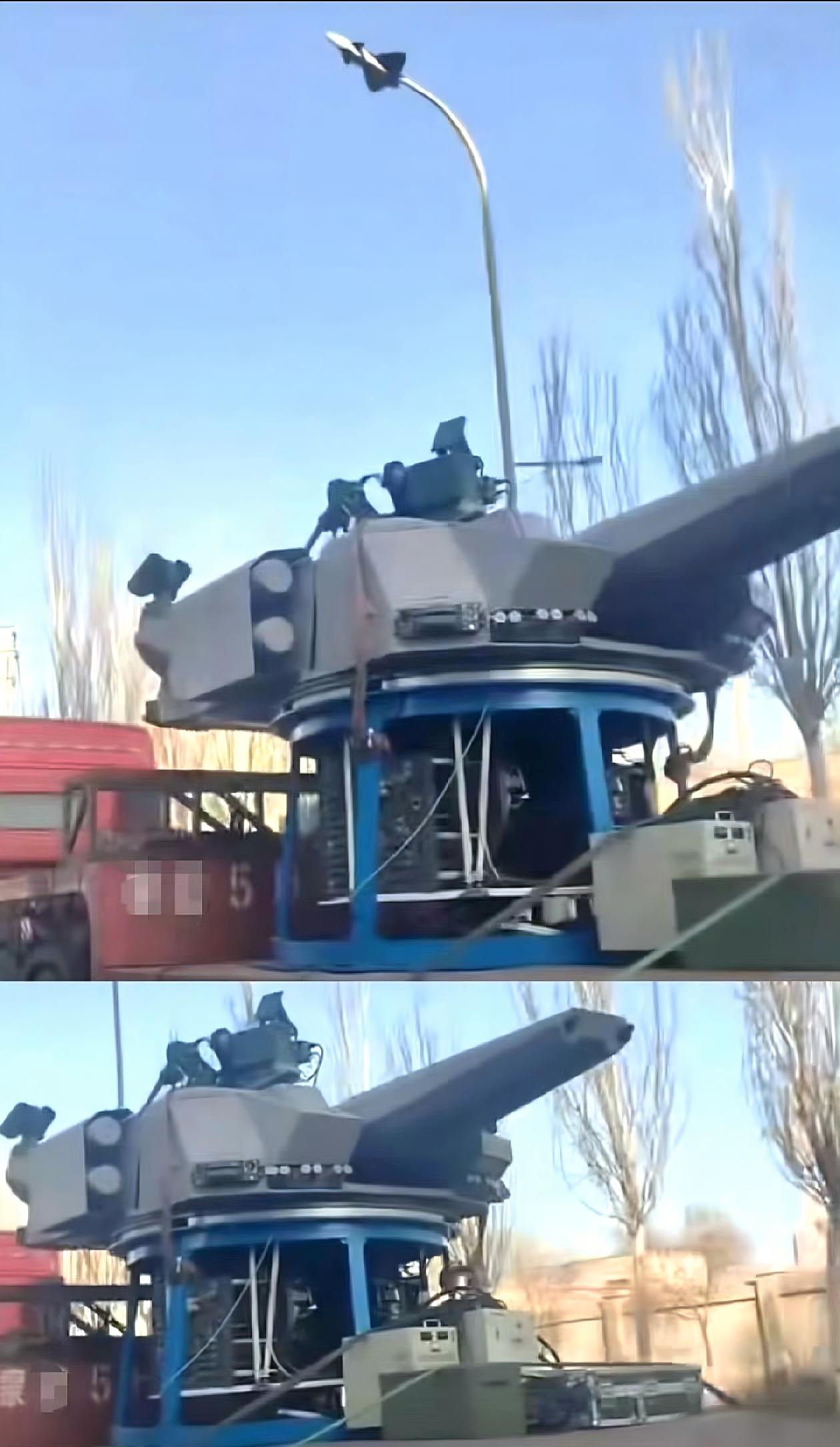 [呲牙笑]嚯嚯嚯，原来是“天启坦克”啊——新型步兵战车的炮塔，居然是双管并联，看