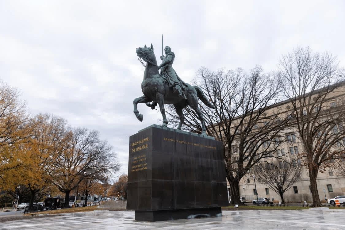 老布什之子一句话，直接让华盛顿的“脱钩大戏”演不下去了！这波操作简直是当众拆