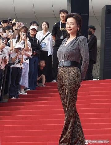 47岁的郝蕾，体态饱满大方，自带成熟女性的强大松弛气场<br />作为...