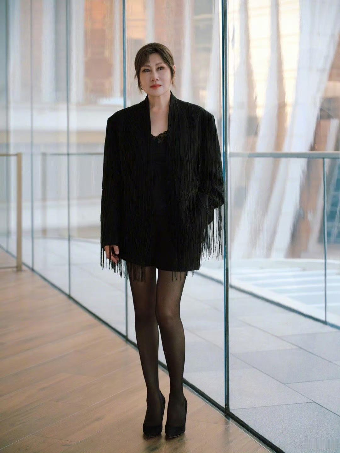 黑丝+高跟，路人看了都回头的程度，你告诉我这是63岁的张凯丽？刷到张凯丽的最