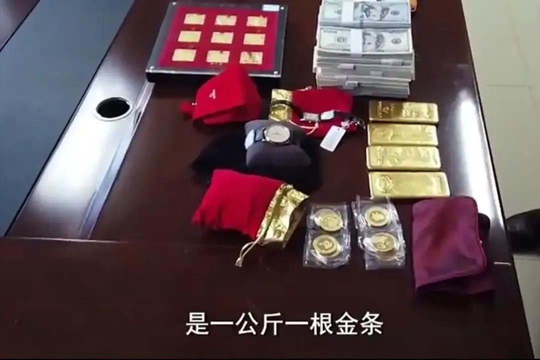 最会装的贪官！2019年，青海银行行长王丽被抓后，指着豪宅中的一个房间，当警察推