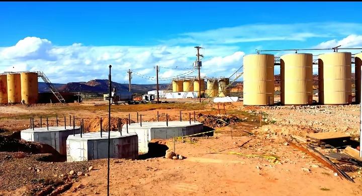 伊朗迎来一个坏消息！4月28日，据中东媒体透露，伊朗哈尔克岛储存原油的设施已经