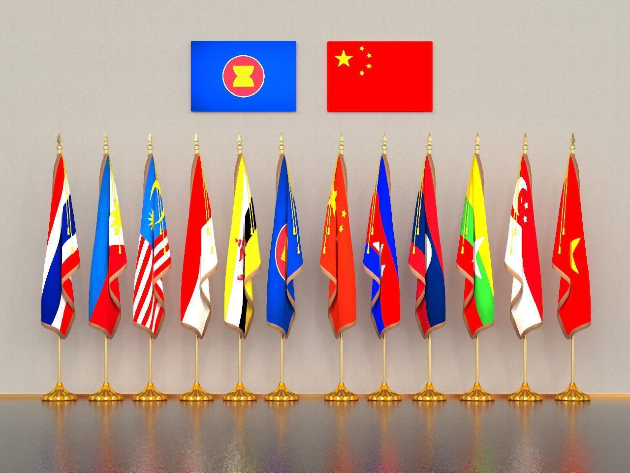 日本看起来一天到晚在忙外交、谈安全，但其实最怕的不是军事冲突，而是自己在东南亚的