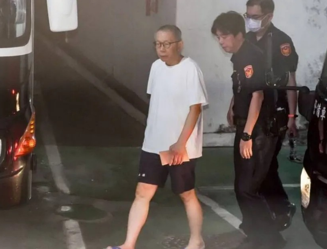 柯文哲今天中午12时20分已经被提解到了台北地方法院，以往柯文哲被从看守所提讯