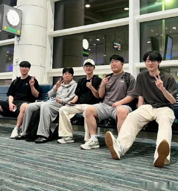 EWC电竞世界杯明天开打咯，CFO、HLE、T1已到利雅得，BLG回上海转机，G
