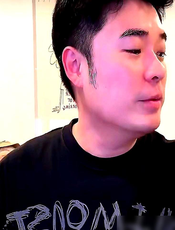 陈赫带女儿看宋雨琦演唱会，这组合，多少人心里打着小算盘。以为资源咖搭台，面子工程