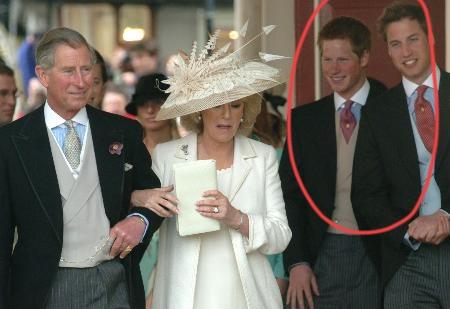 威廉和哈里，这是在强颜欢笑吗？在查尔斯和卡米拉的再婚典礼上，开心的或许只有他们
