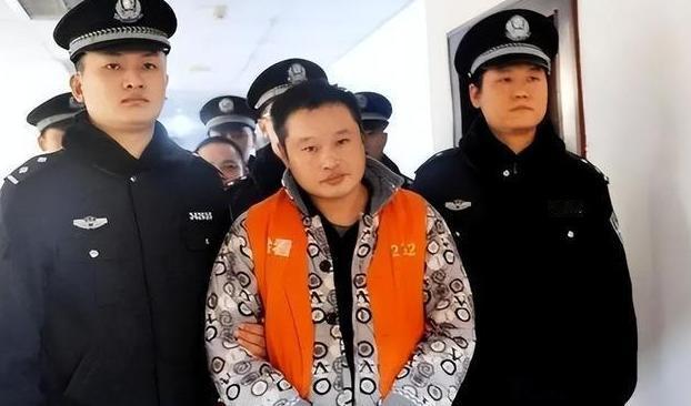 “我要求暂停行刑！”2002年，一死刑犯眼看就要被枪决，他的律师十万火急地跑到北