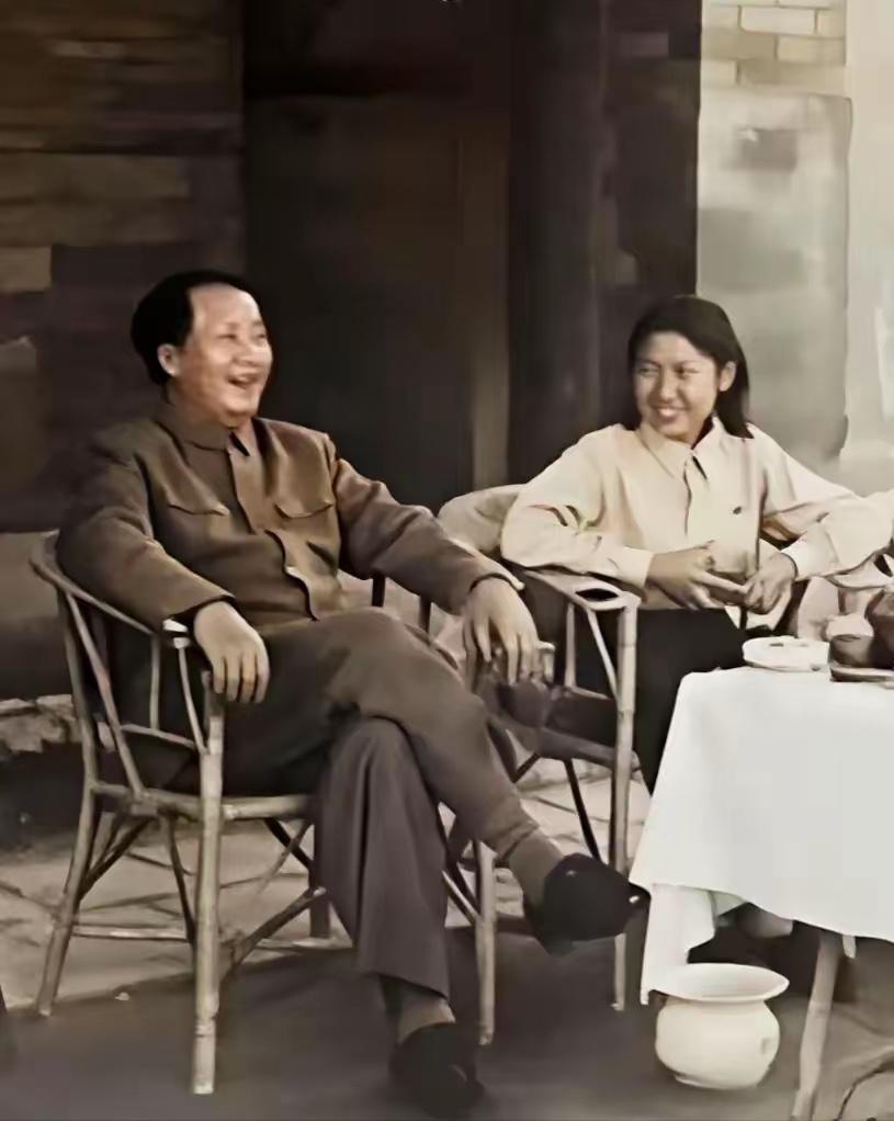 这是毛主席和女儿李敏的真实容貌，并非演员扮演，货真价实的照片。娇娇是毛主席和