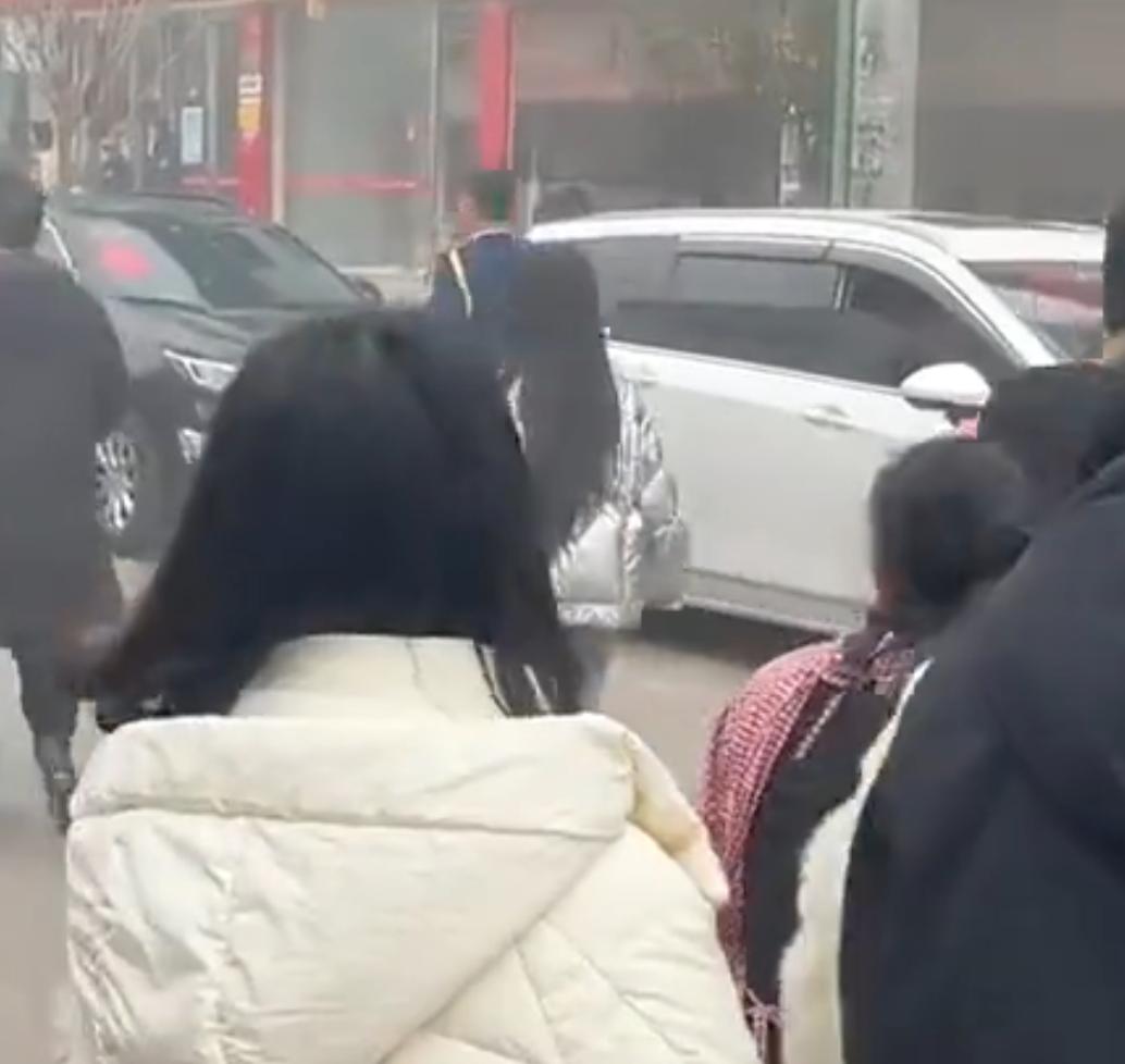 被骂“拎不清”的30+女生：我取消婚礼，不是因为房子，而是因为尊严！我33岁，