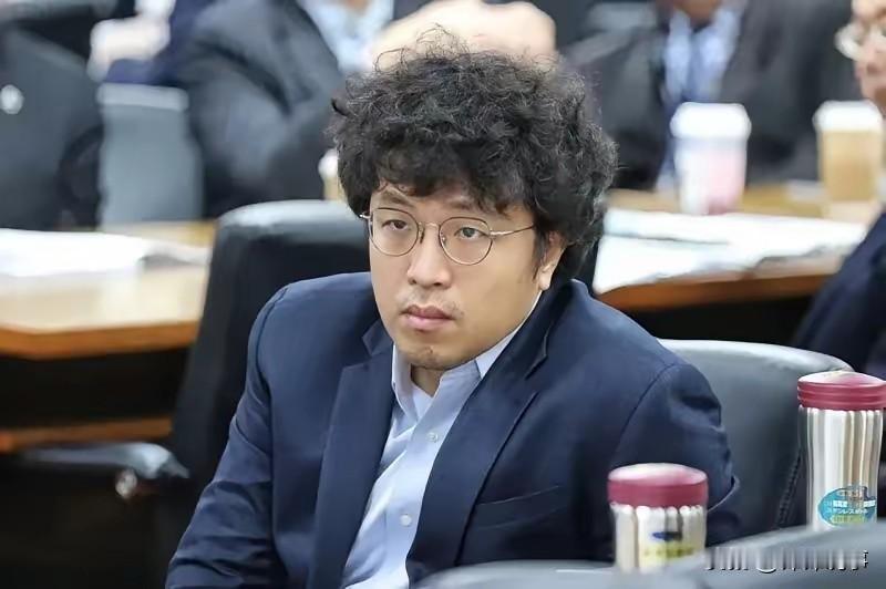 沈伯洋这回彻底凉了！前脚刚在德国反华会议上叫嚣“台独”，后脚泉州公安就甩出25万