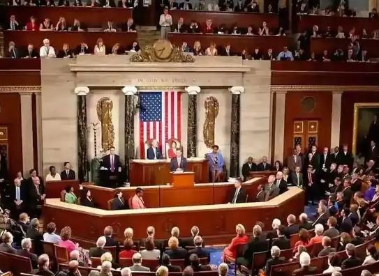 美国众议院宣布了！10月30日，美国众议院的工作人员收到通知，原定于10月31日