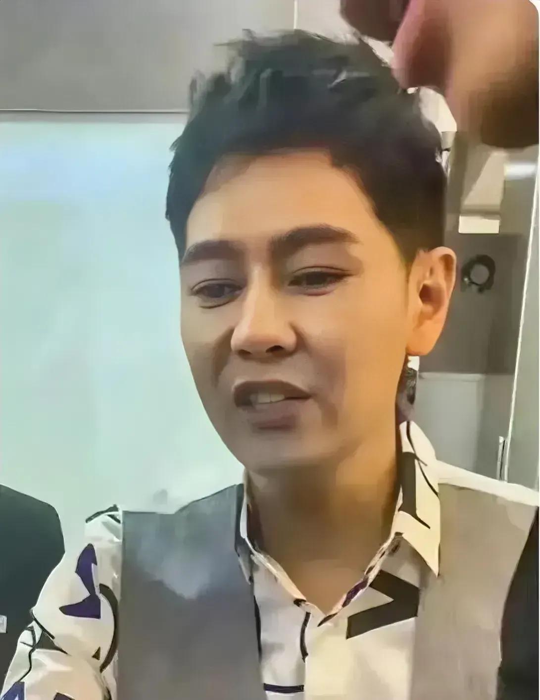 林志颖可说是重塑了张脸，虽然不老容颜失去，起码保住了性命，为了尽量和原来的不老容