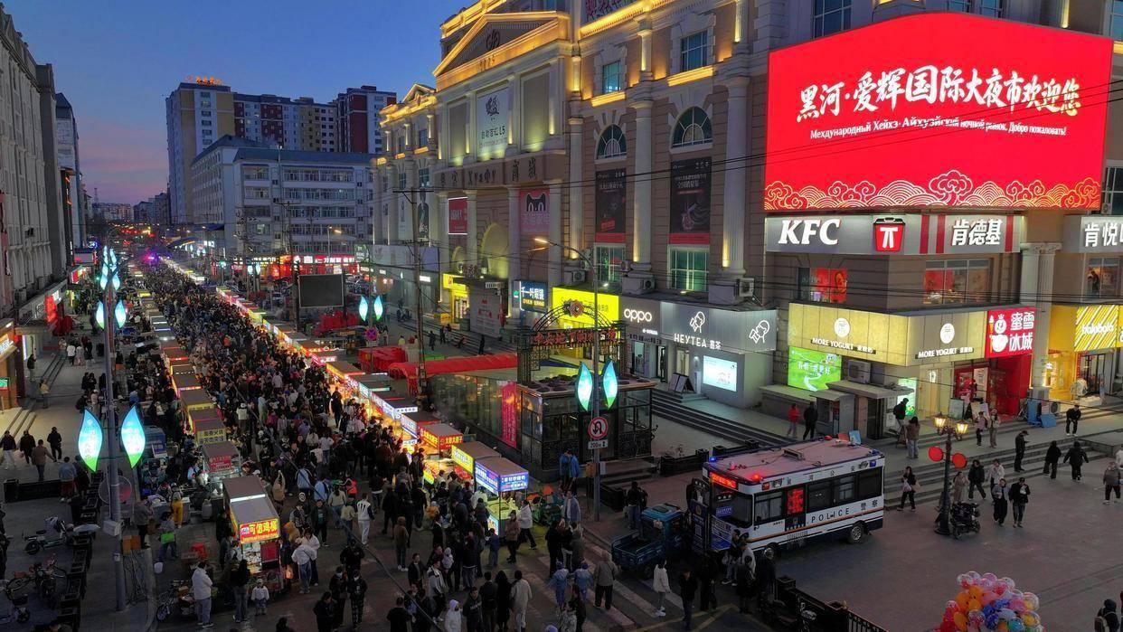 俄罗斯人到了中国最怕什么？不是基建狂魔的震撼，而是晚上11点的路边摊。大批入