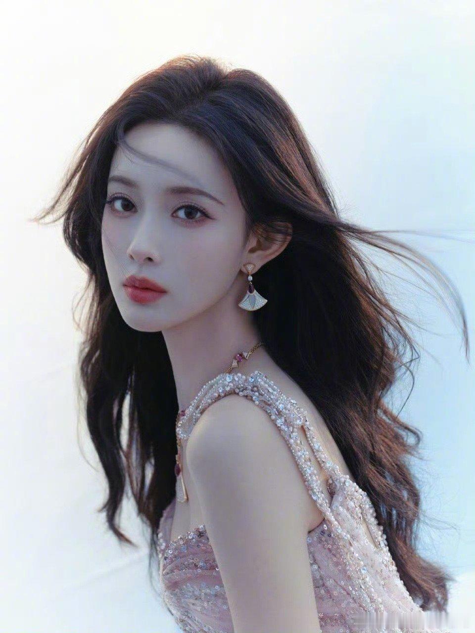 大学期间的孟子义，颜值和现在比变化大吗？