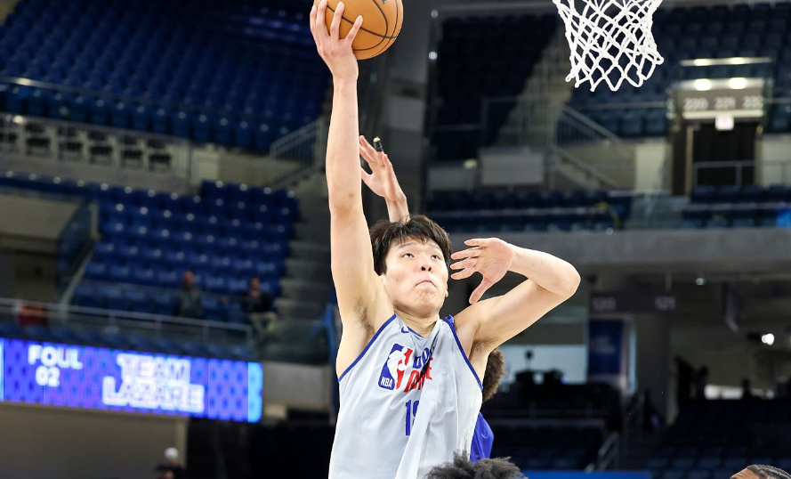 这几天开拓者的赛程对于杨瀚森来讲堪称“地狱级别”。在跟队比完和热火队的常规赛之