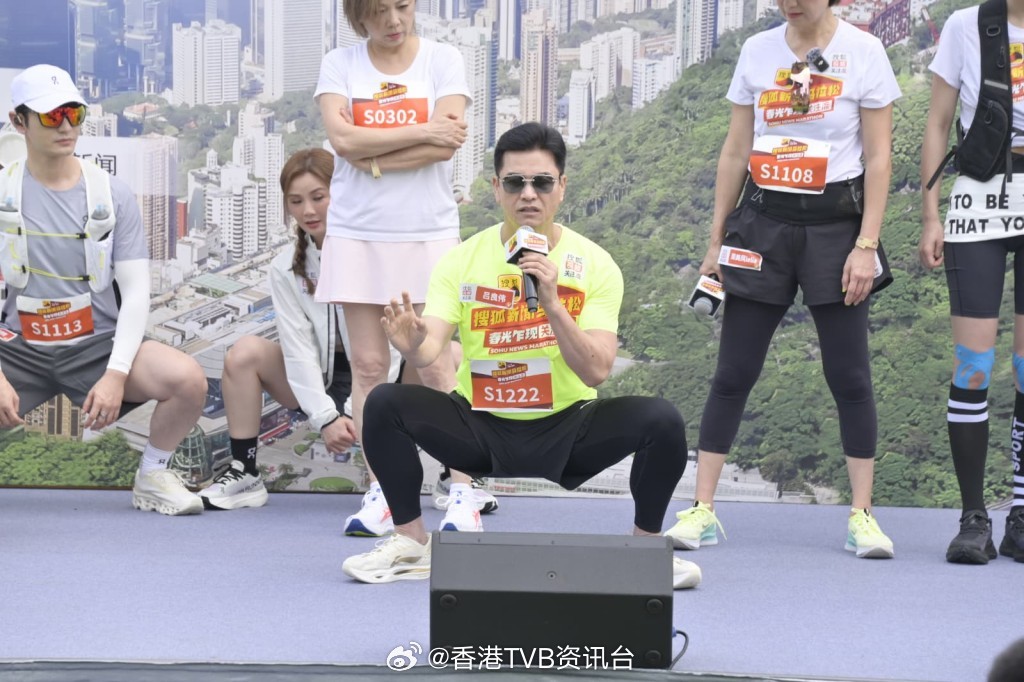 吕良伟被周润发追问是不是吃了防腐剂新戏追女生晒全英文对白将赴戛纳参展吕良伟、黄