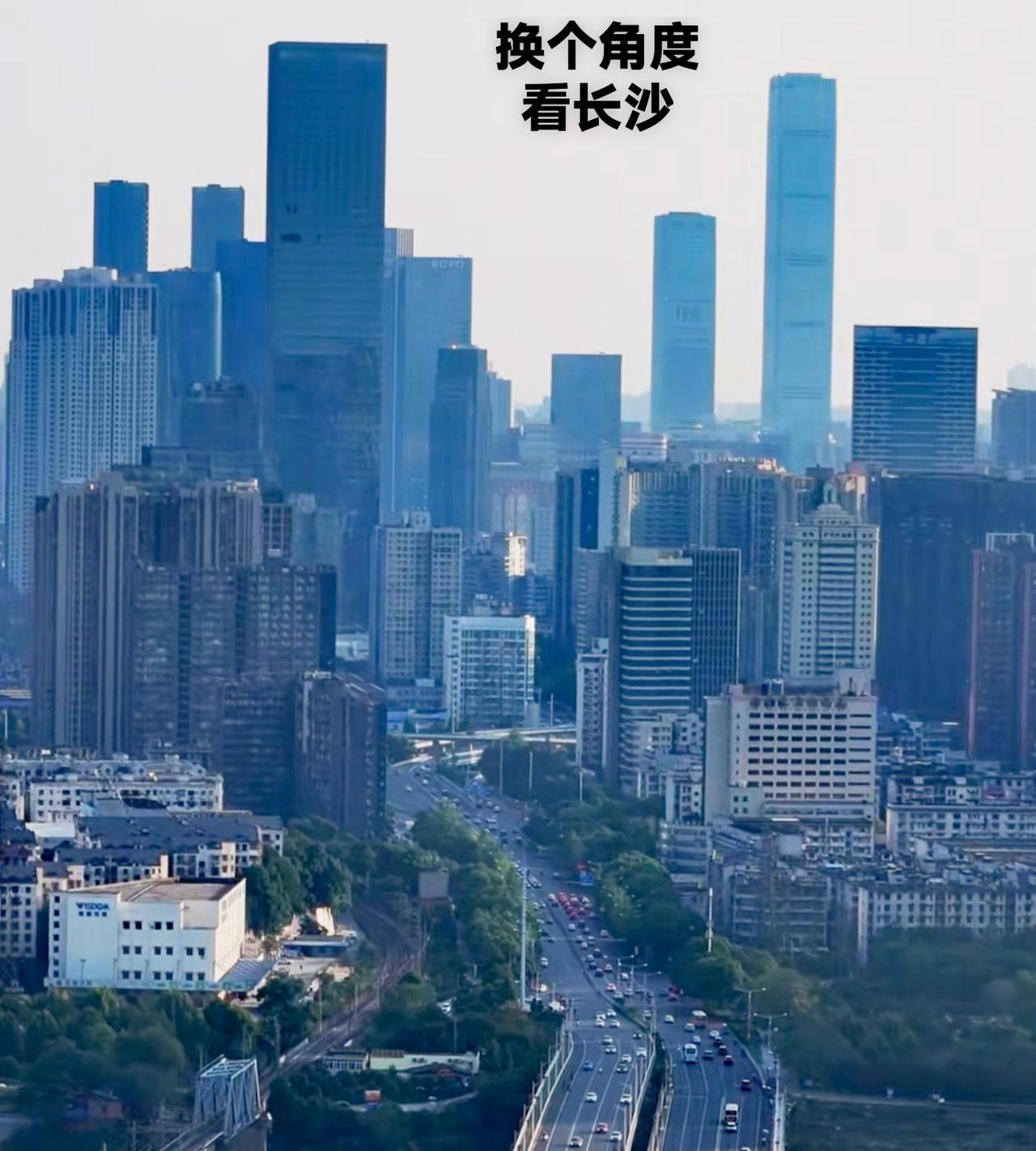 有时，在刷网页的时候发现，有那么一些网友对长沙的城市建设进行了评论，说长沙的城市