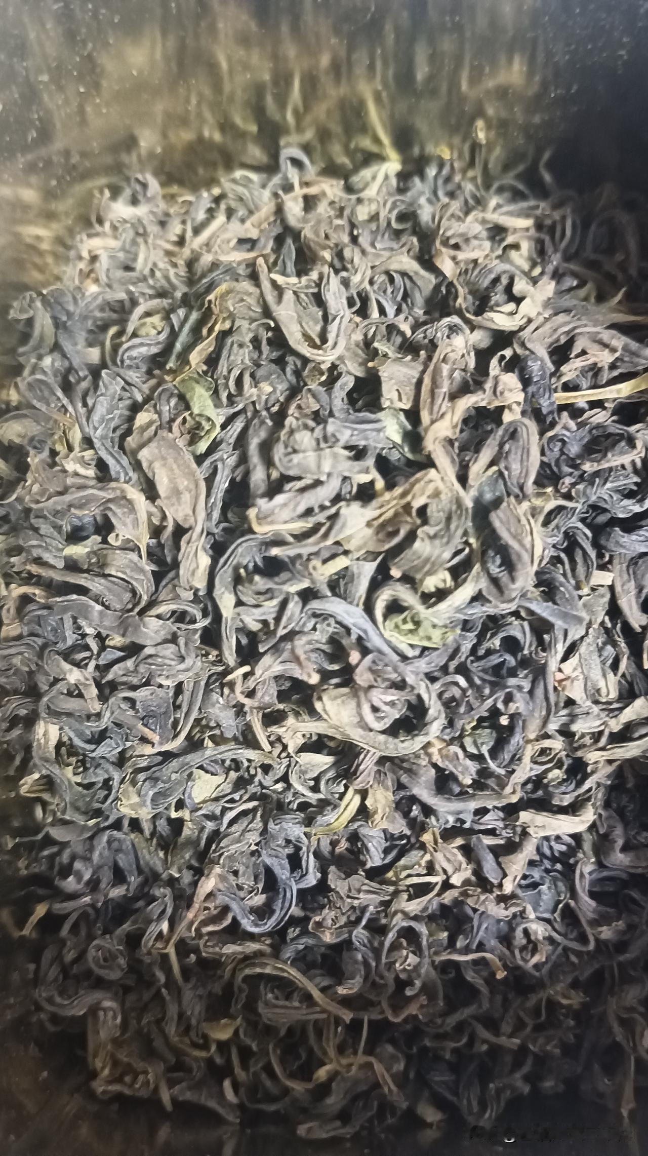 超级喜欢喝绿茶，但我尽量控制自己每天的摄入量，最近买了一款口粮茶，成色如下，味道