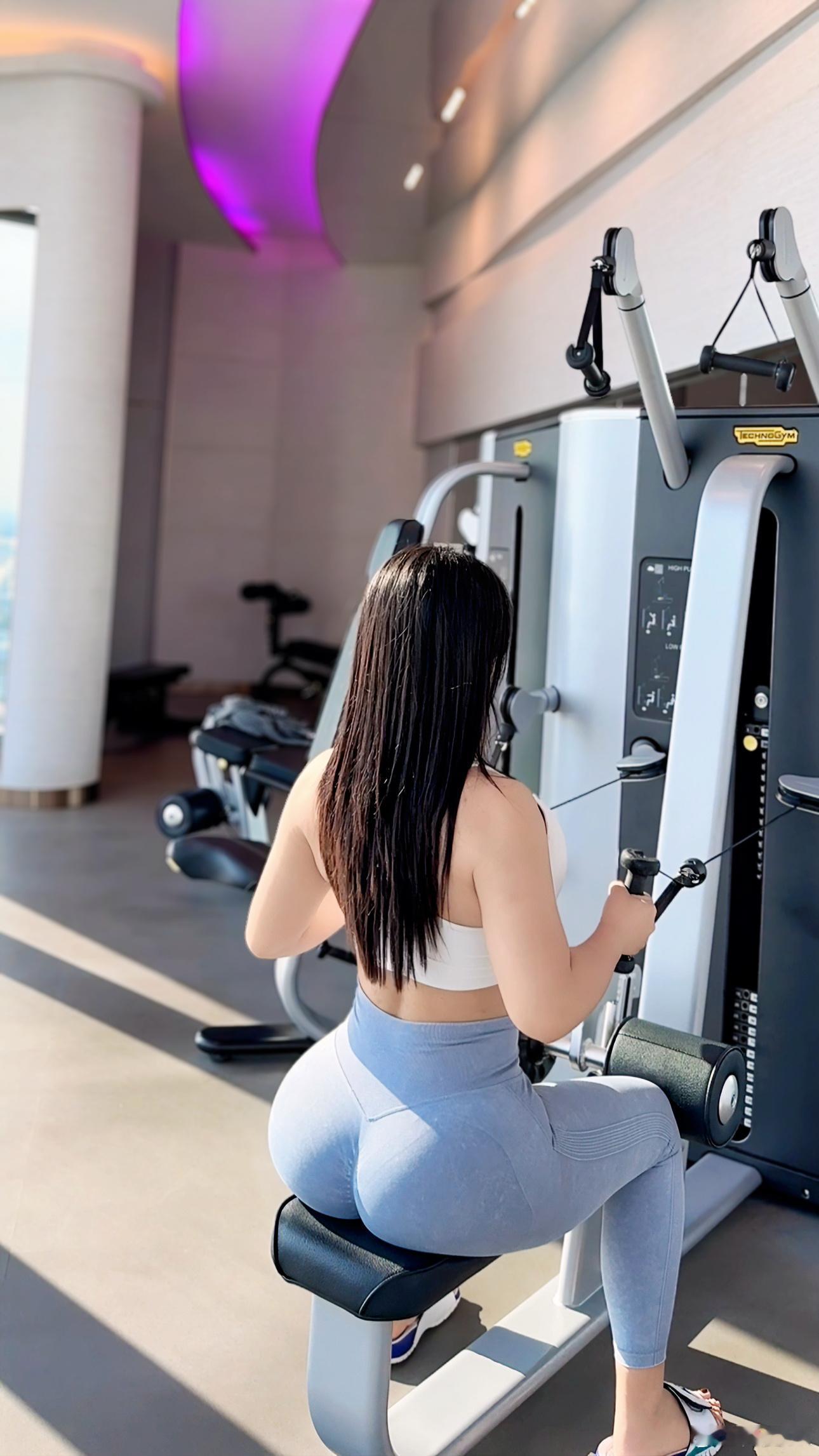 我在空中健身｜芭提雅格兰德中心太空酒店健身房位于酒店顶层31层俯瞰整座城市与海景