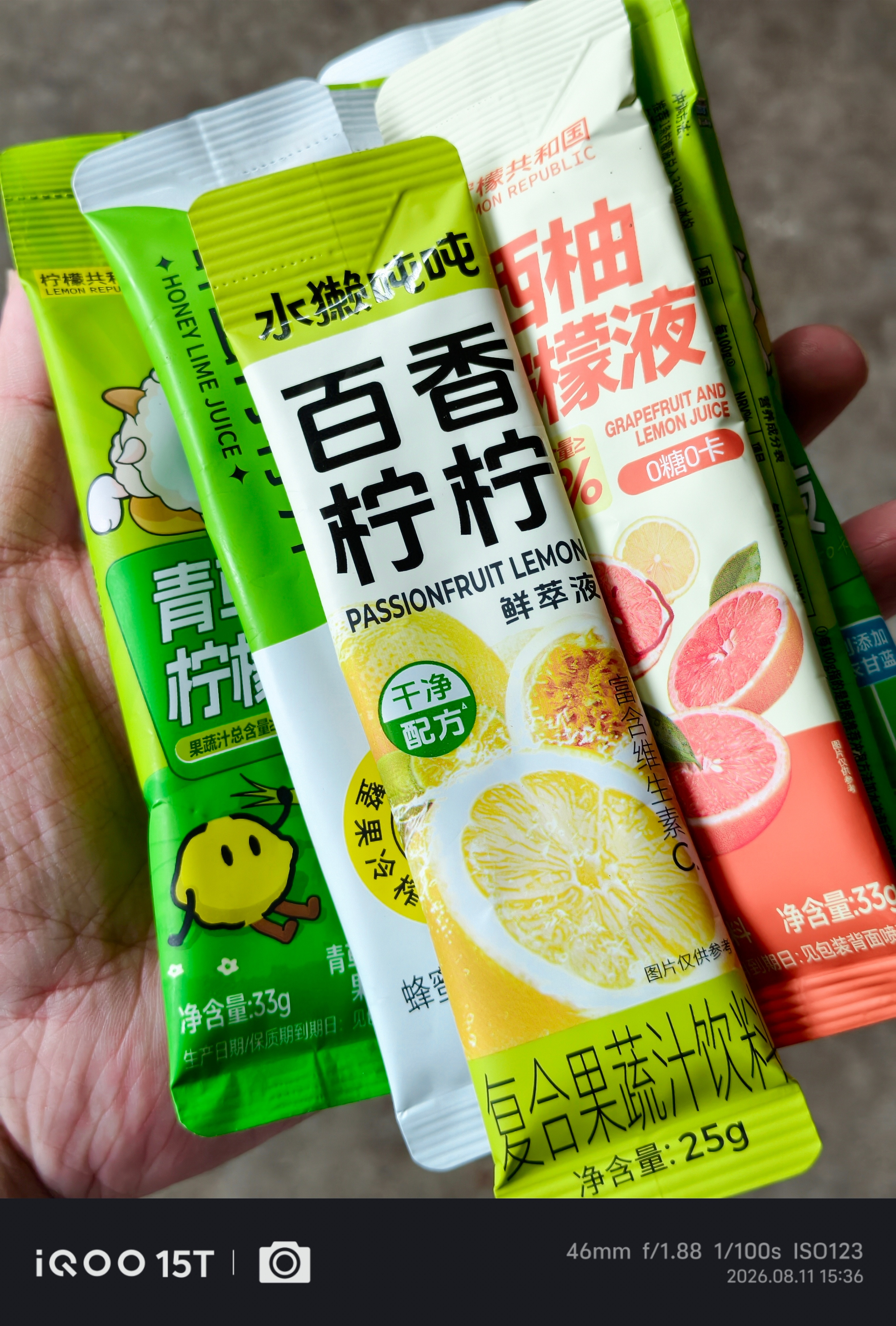最近减肥，在控糖，然后买了一大瓶的美式和苏打气泡水，都是没糖的。美式冰一下还是可