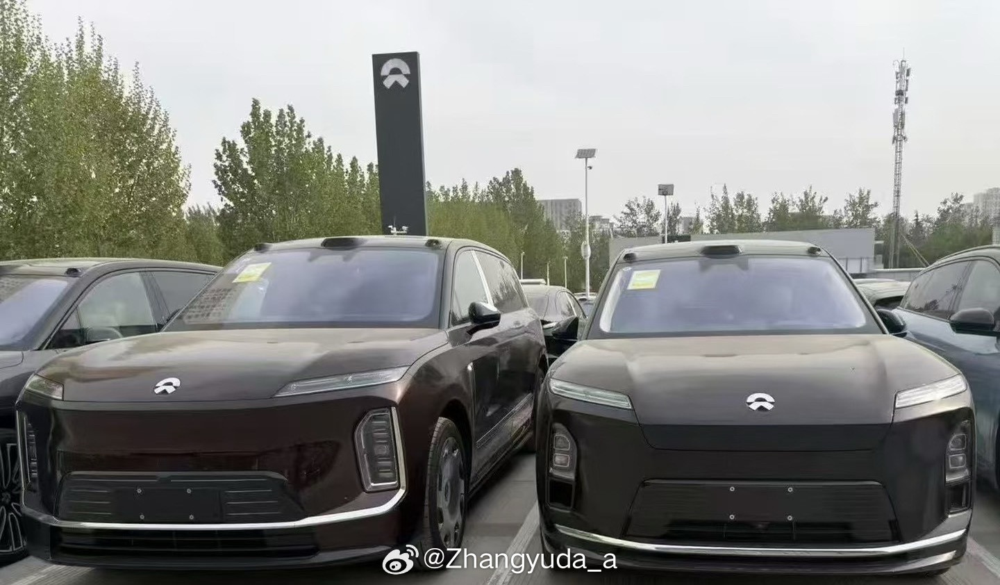 很多人单看ES9没概念有多大看看和ES8放在一起就知道了