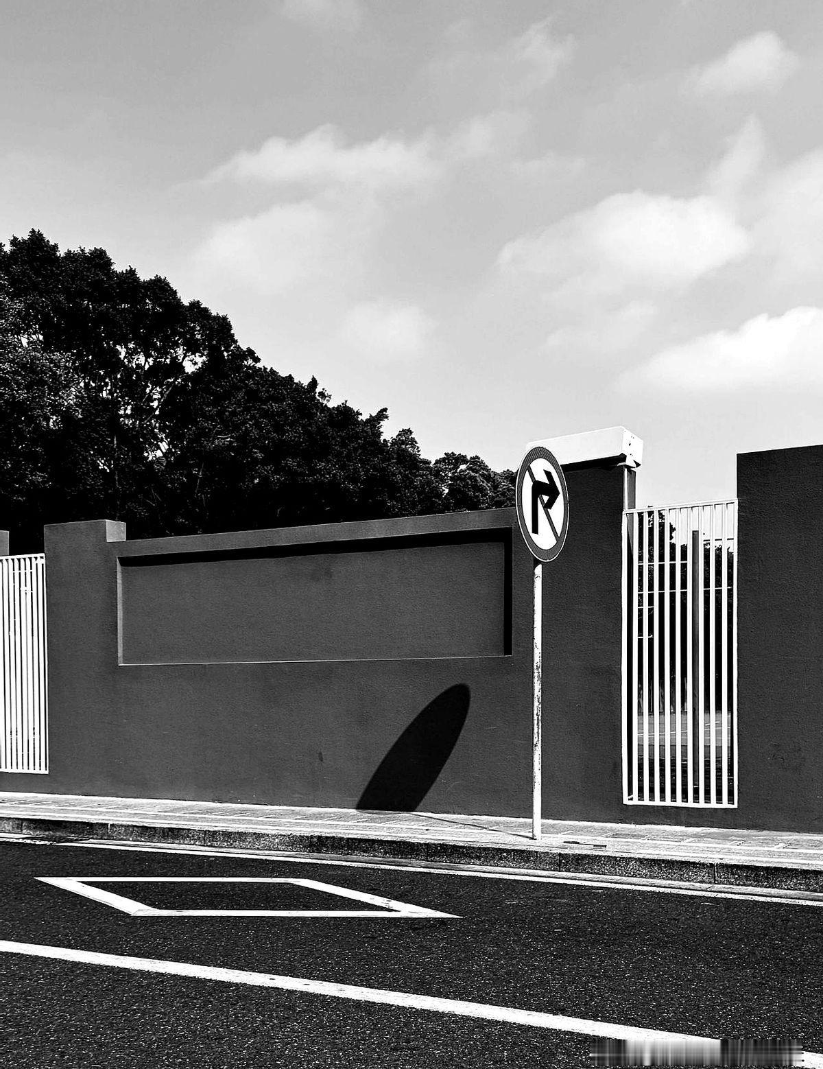 一位头条作者把独居日记当树洞公开，自认改个昵称就能隐身，结果被同事凭头像和口头禅