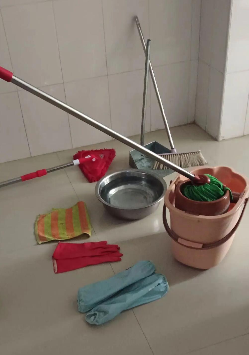 过年大扫除非要把犄角旮旯都擦干净？我年年因为这事跟我妈吵架，真的吃不消！每年