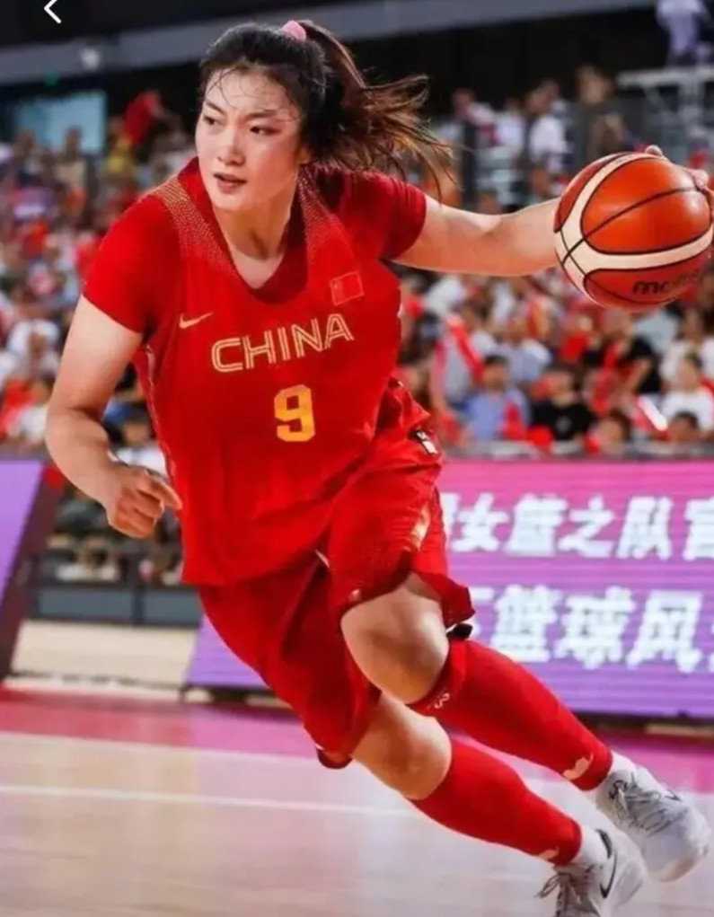 梦丫的未来不是梦李梦落选国家队，在恢复金色染发的同时，也在自媒体帐号删除“国家