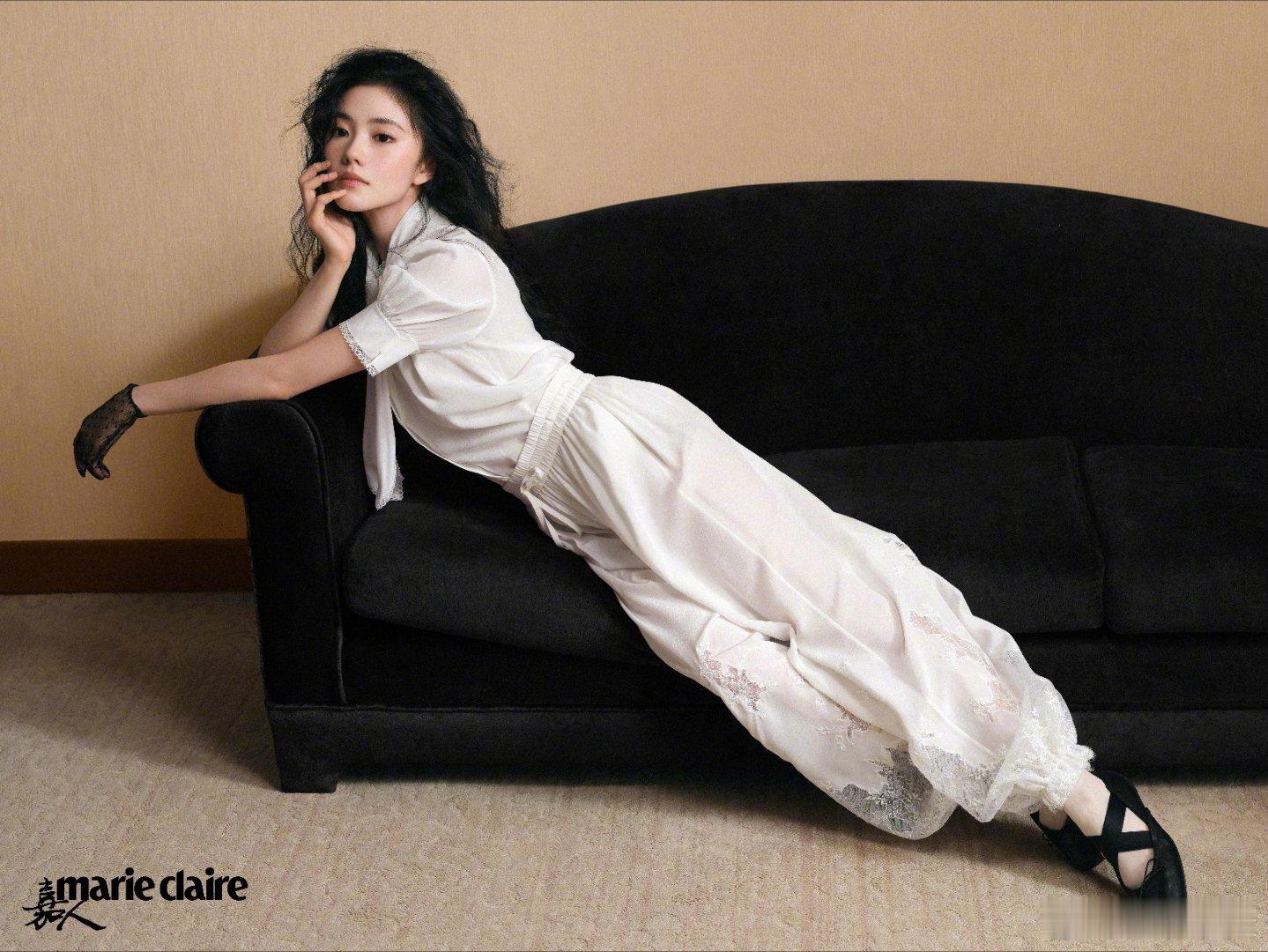 刘浩存登封嘉人杂志二月号封面，这也是她第二次亮相嘉人封面刘浩存嘉人二月刊封面刘浩