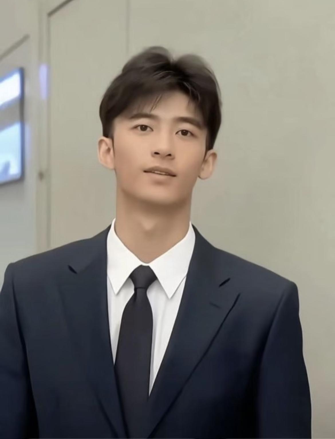 万万没想到！余毓兴怕不是脑子进水了！拿伪造的合约想讹张柏芝千万，还敢