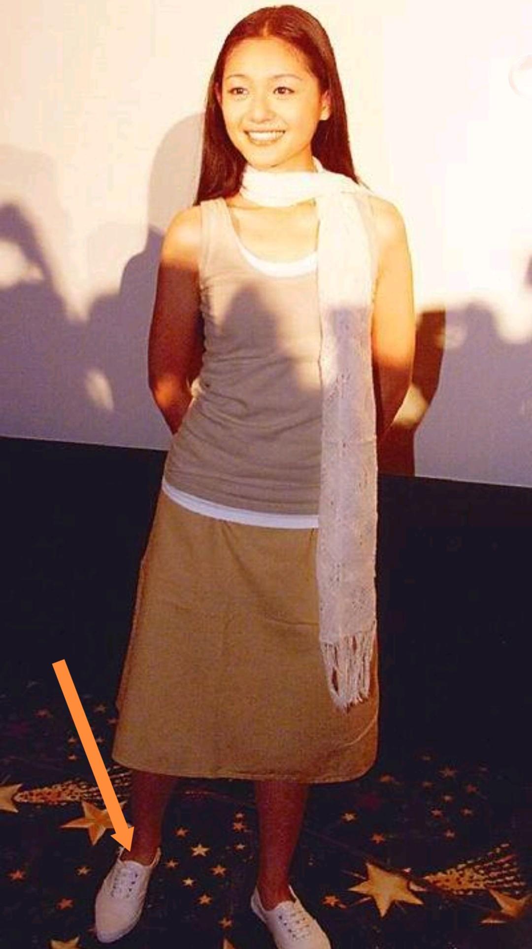 大S刚出道就迅速走红，早期出席活动时，脸上还带着满满的青涩感，穿搭和衣品也远不如