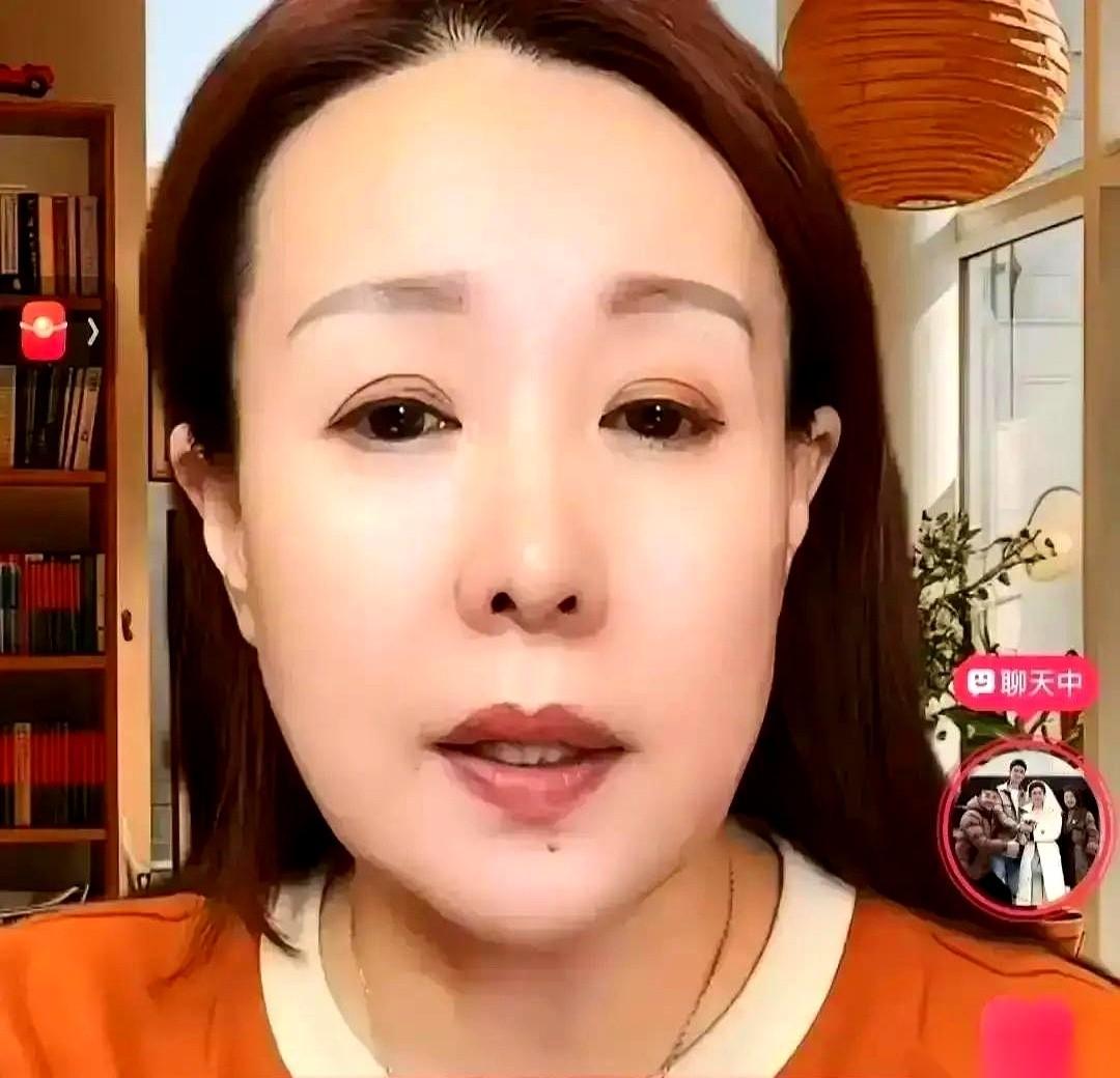 那个视频我来回看了好几遍。一个女的，冲进月-子-中-心。就为了撕另一个刚生完