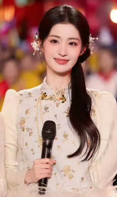 张凌赫王楚然新剧《一秒钟》6月开机不得不夸一下张凌赫的女主运越来越好了，上上一