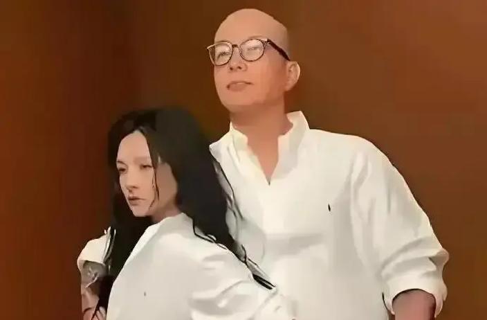 法院一句话：920万台币只能给孩子，具俊晔别想碰。之前汪小菲替DJ工作室交