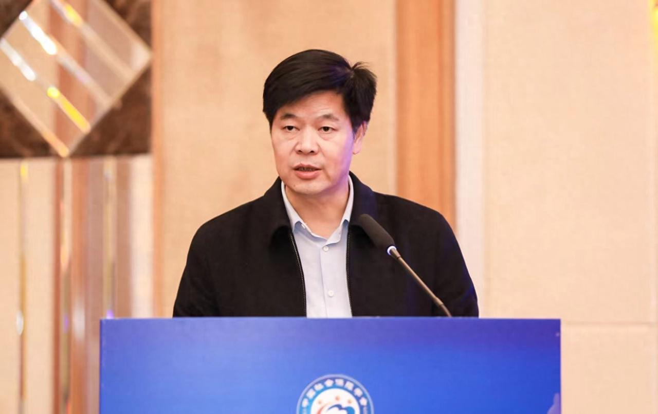 养老金向富人倾斜？地区差距如何填平？专家亮出三个改革方向。@椰子娱乐郑功成在