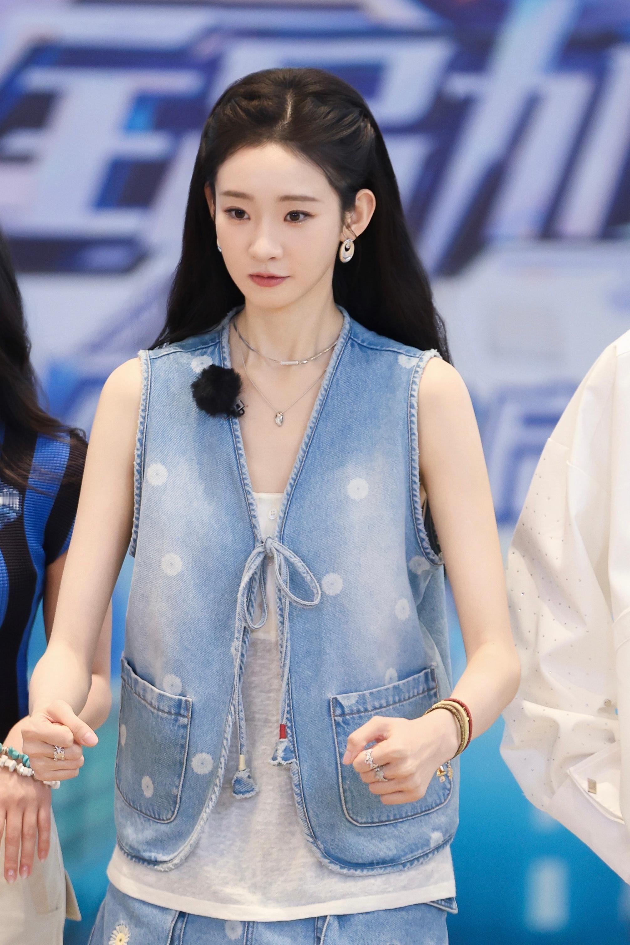 张艺凡💙全员加速中2025首播造型​​​