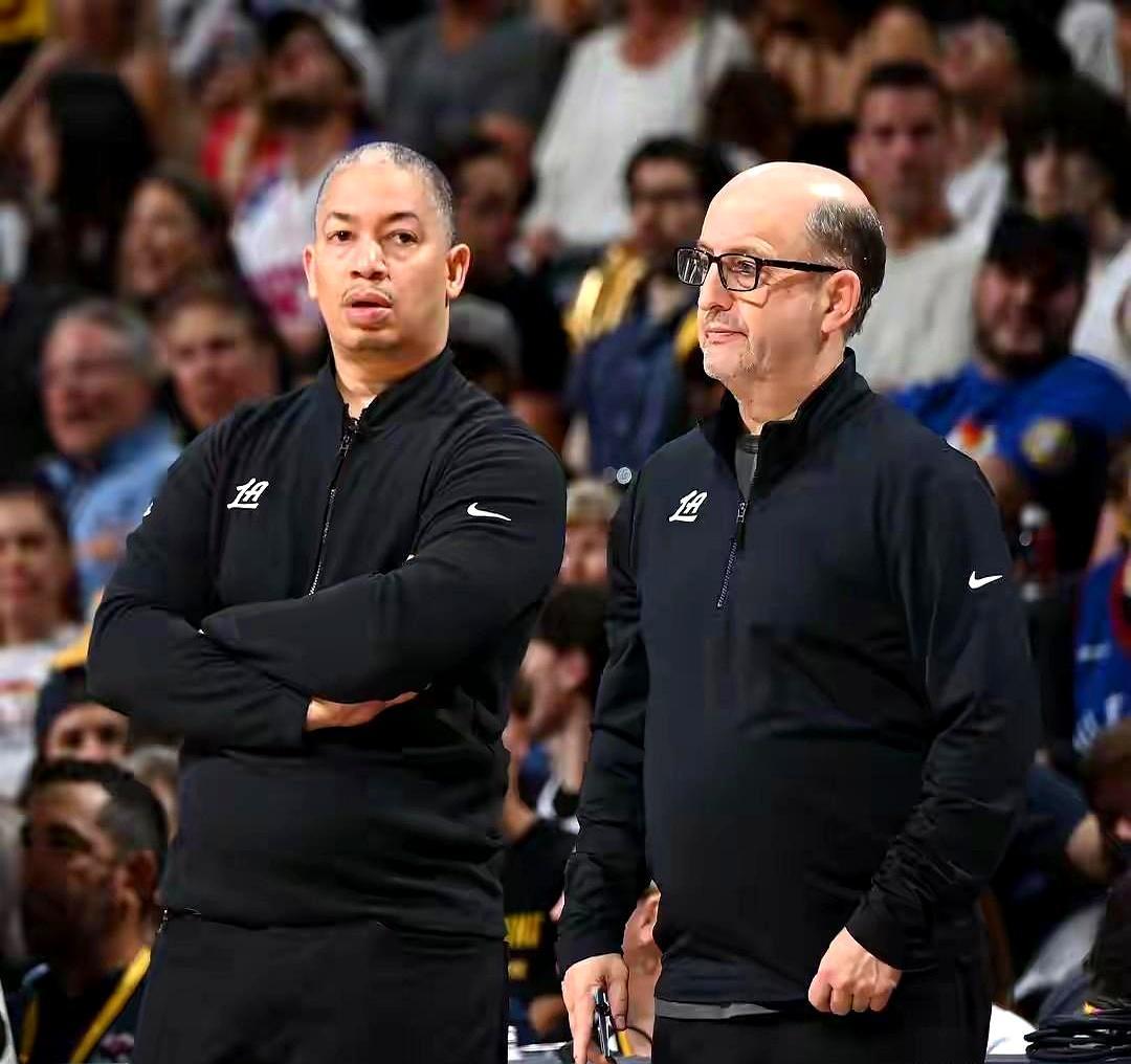 快船开局6胜21负，烂得明明白白。现在21胜24负，靠哈登抡、伦纳德防，硬