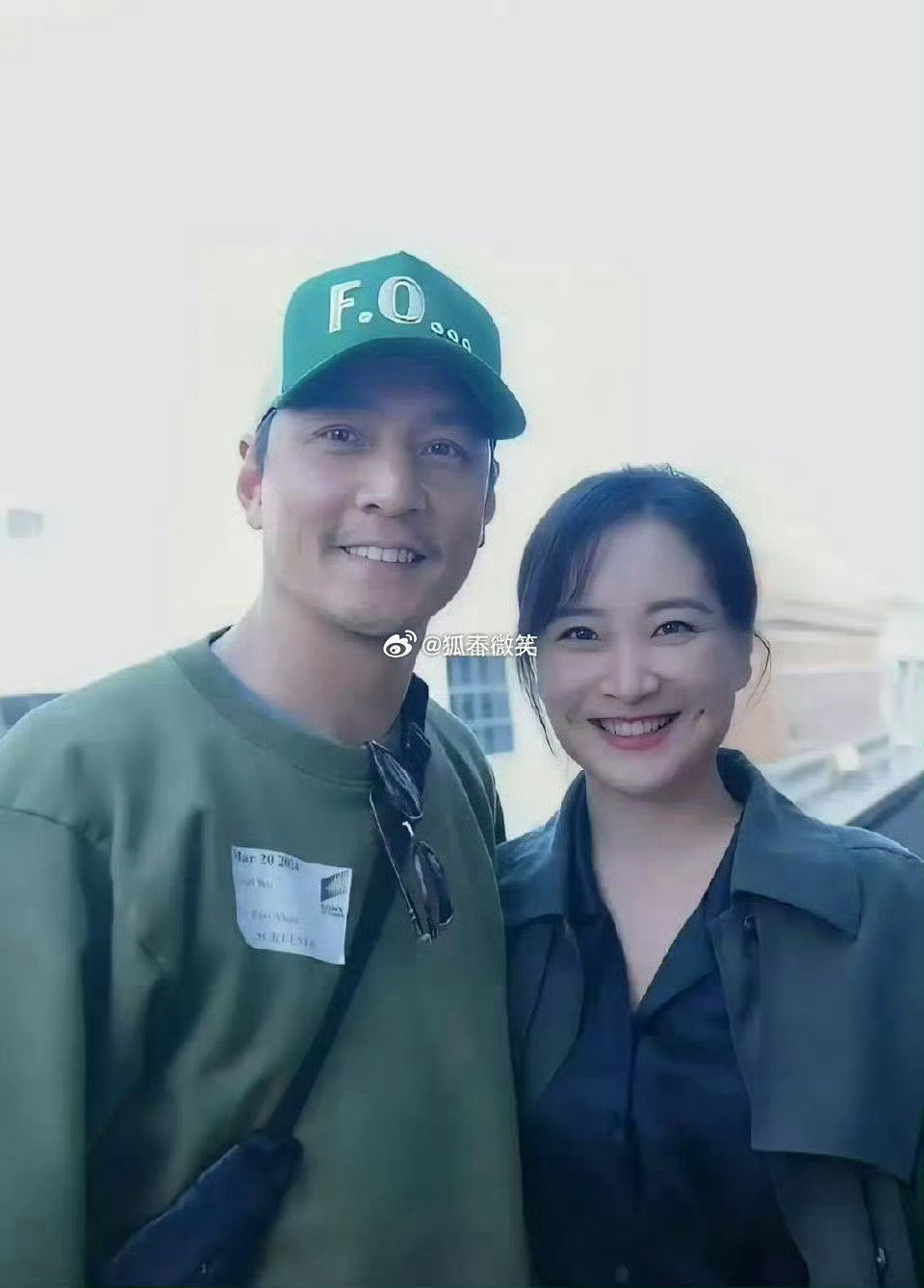 一张是吴彦祖发的，一张是贾玲助理发的，这差距……​​​