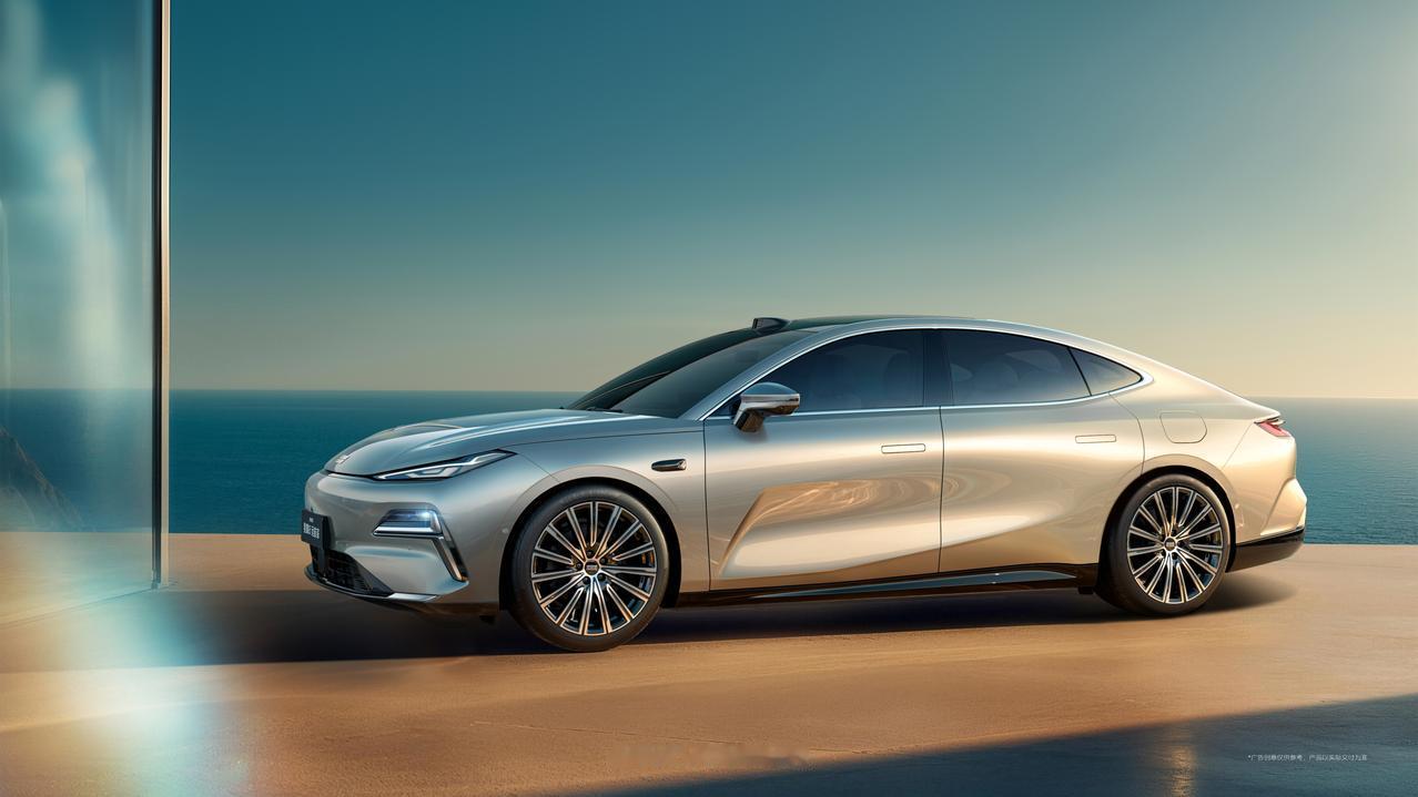 （2026年3月18日，杭州）吉利银河今日宣布，旗下中高级电混轿车星耀8正式加推