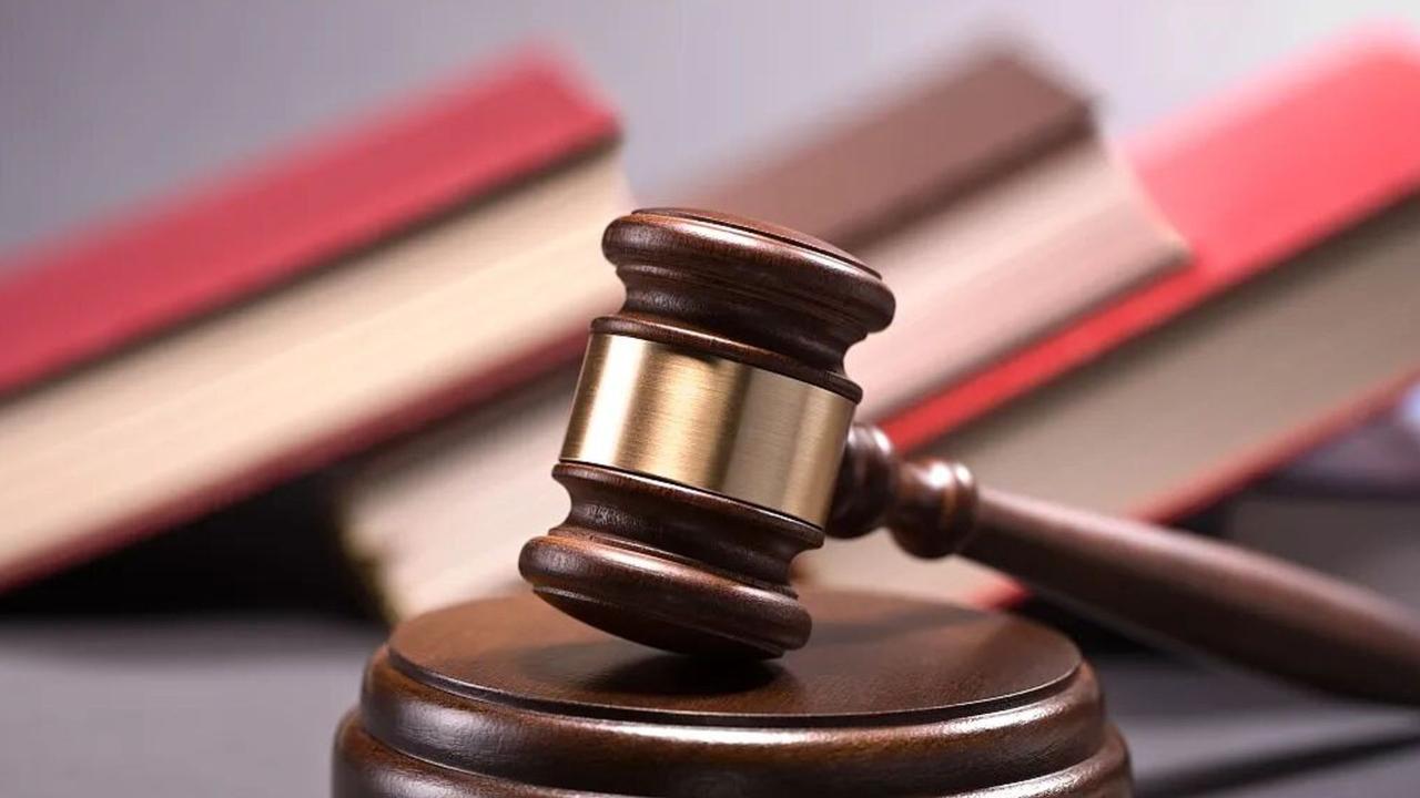 北京，一男子在航班上认识了一空姐，两人迅速坠入爱河，认识短短四个月，男子不仅给女