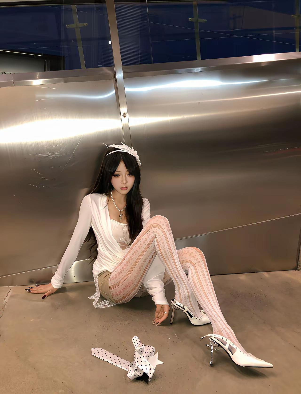 穿上高跟鞋，我是女王白丝