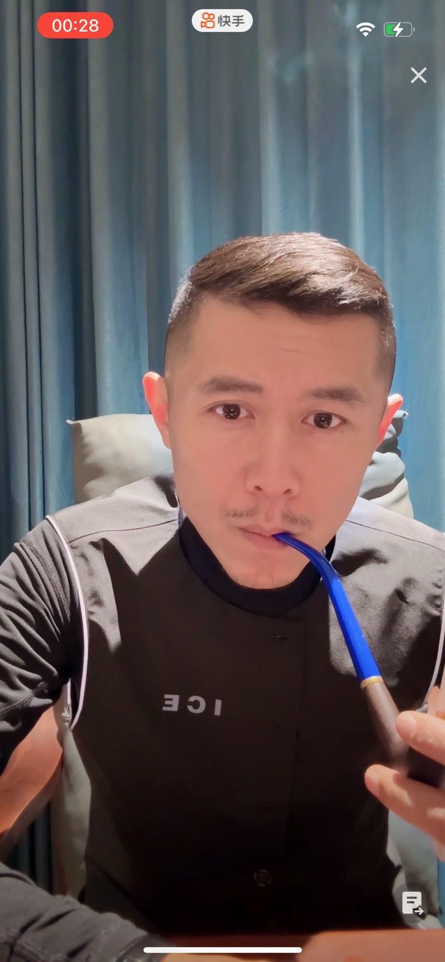 连麦男子：冰哥，我阳台一下雨就漏水，前后阳台跟水帘洞似的。我是把窗户整体换了，