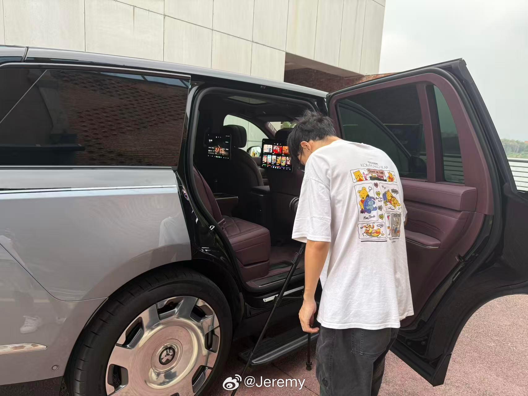 蔚来ES9内部车身的车漆颜色，和外面车身颜色是不一样的？相当于又多了一道喷漆工艺