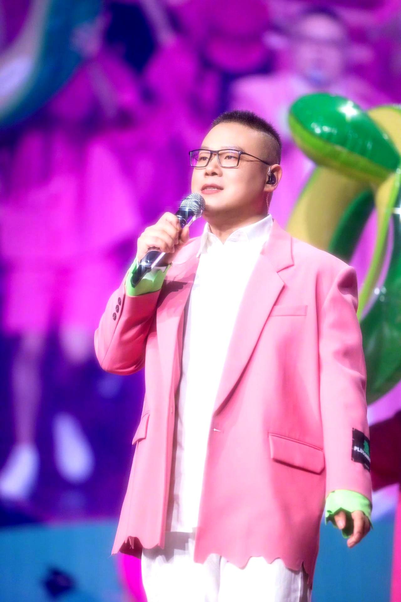 张鹤伦现场甩诗怼岳云鹏，直接点名“卖萌耍贱”！张九南一开口就问“干什么张