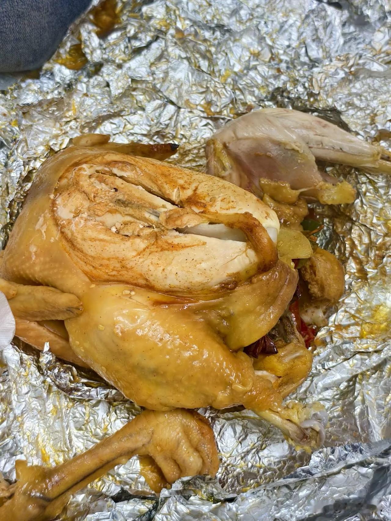 想着过个国庆节吃顿好的，让老伴搁外面买了只烧鸡回来招待儿子，媳妇，结果，媳妇一回